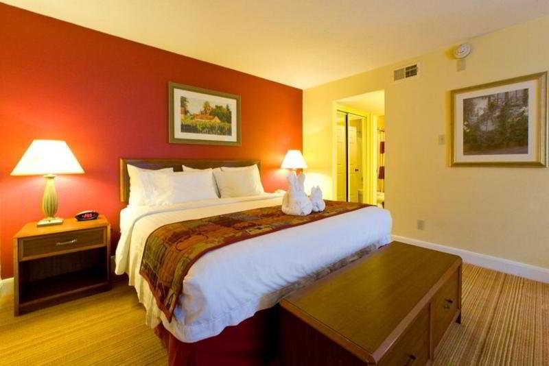 Residence Inn Houston By The Galleria Room photo